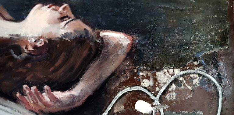 Détail — Parfois, elle songe au fait que son premier amour rédempteur avait déjà été un fiasco métaphysique.